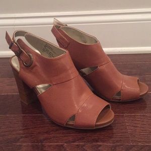 NWOT Brown Leather Heeled Sandal (US Size 9)